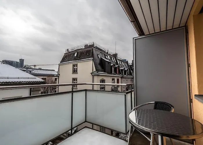 Executive 2 Bedroom Flat / Center Appartement