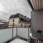 Executive 2 Bedroom Flat / Center Appartement
